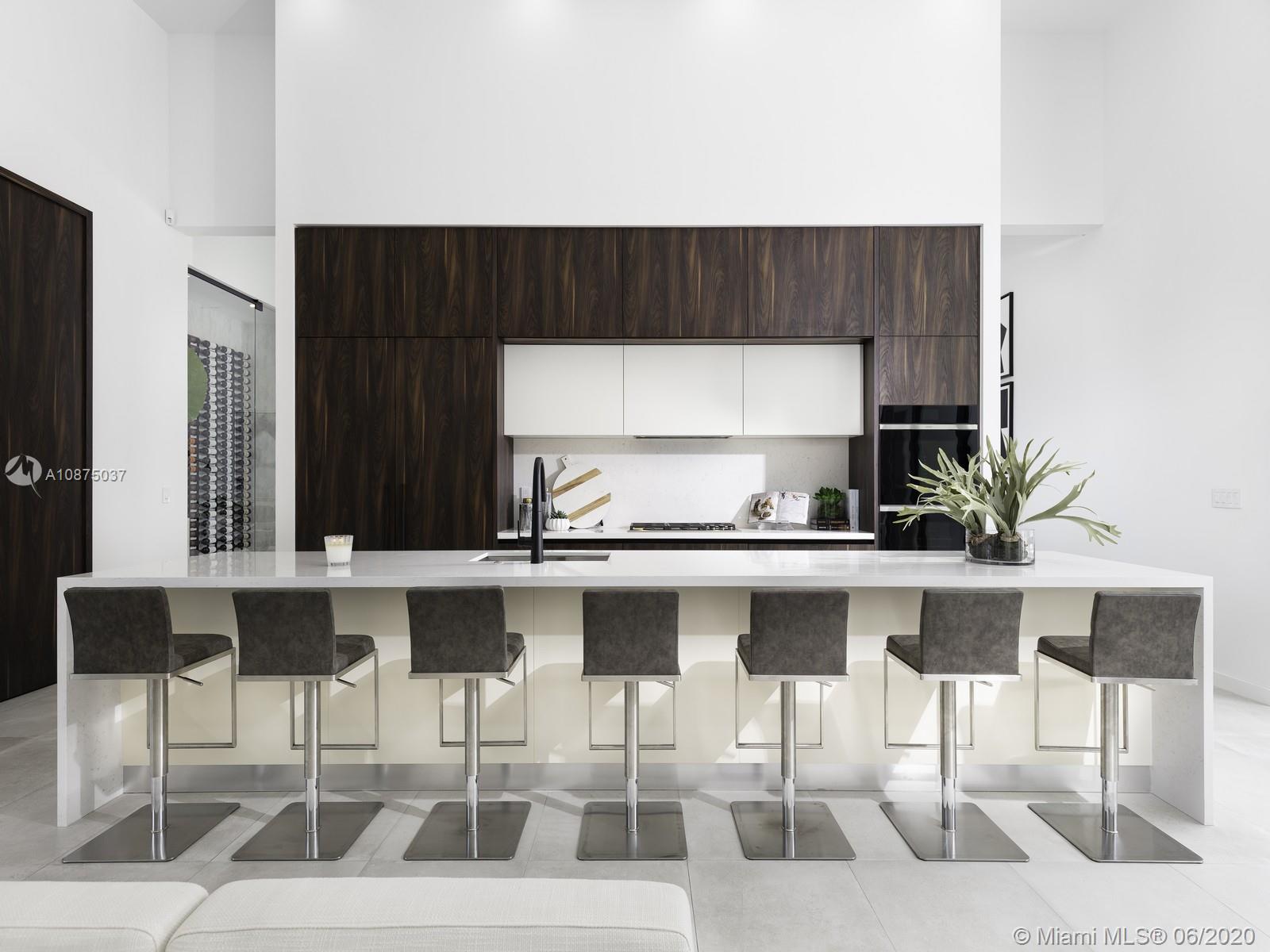 TOWN & RANCH ESTS - Residential