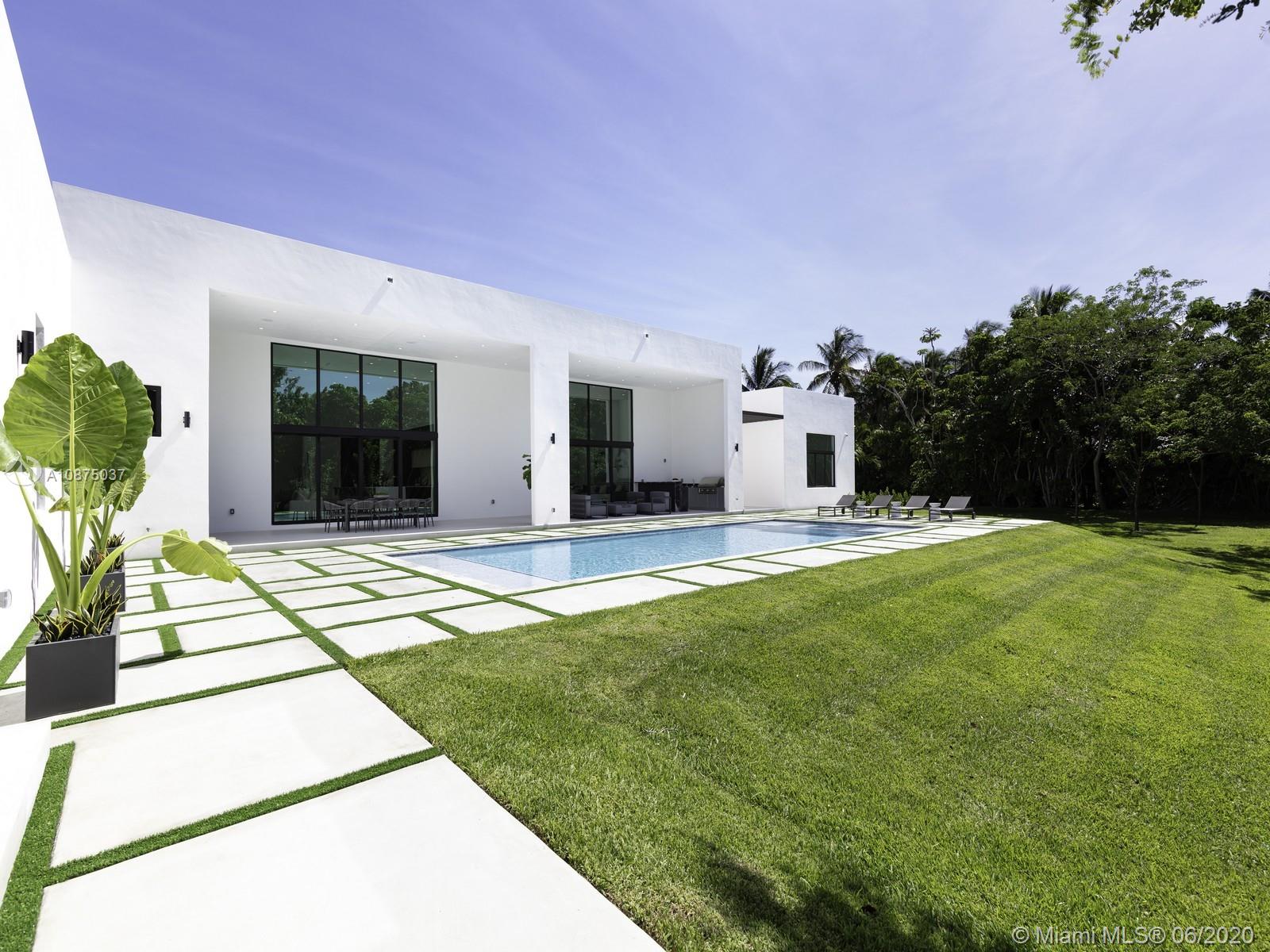 TOWN & RANCH ESTS - Residential