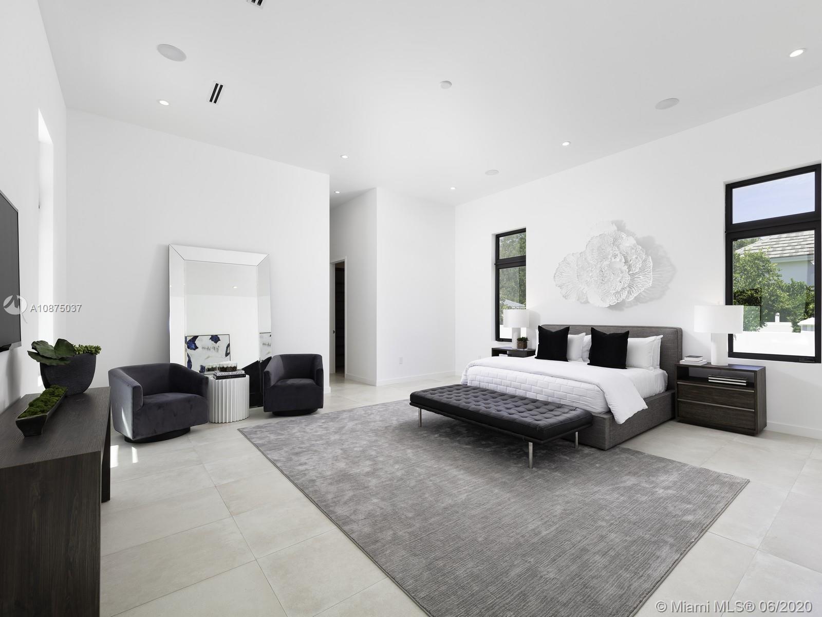 TOWN & RANCH ESTS - Residential