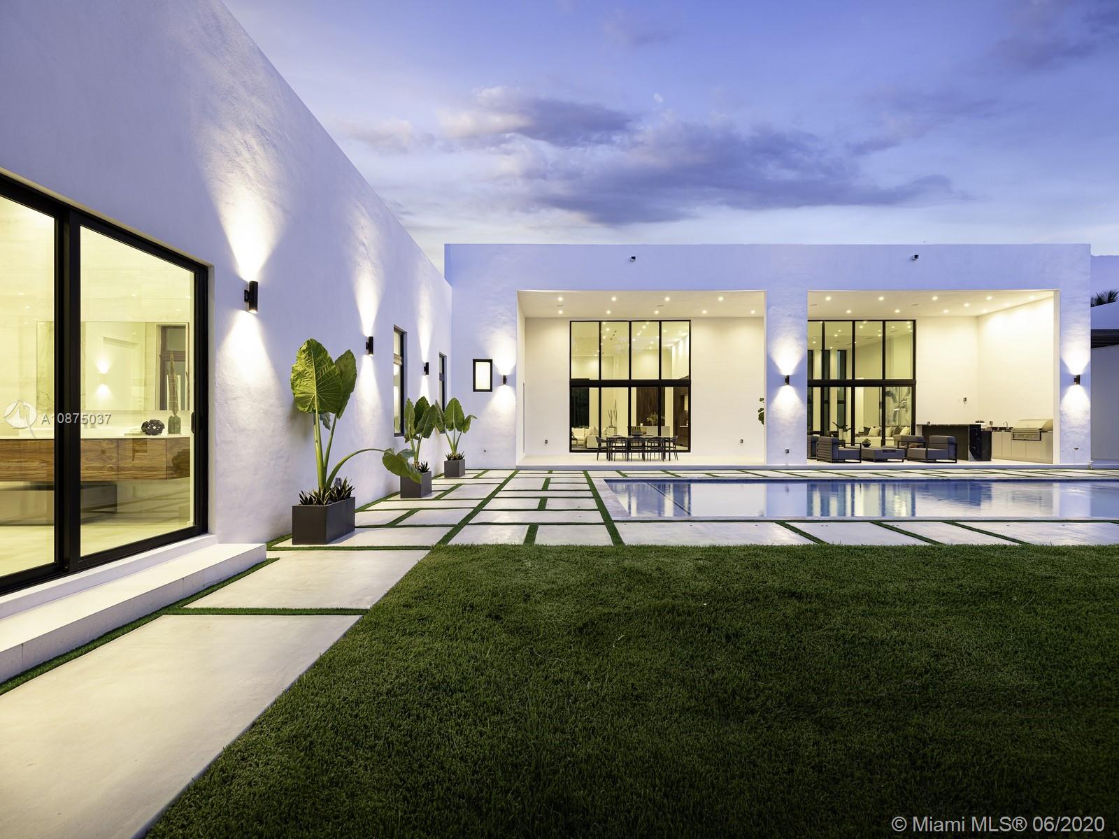 TOWN & RANCH ESTS - Residential