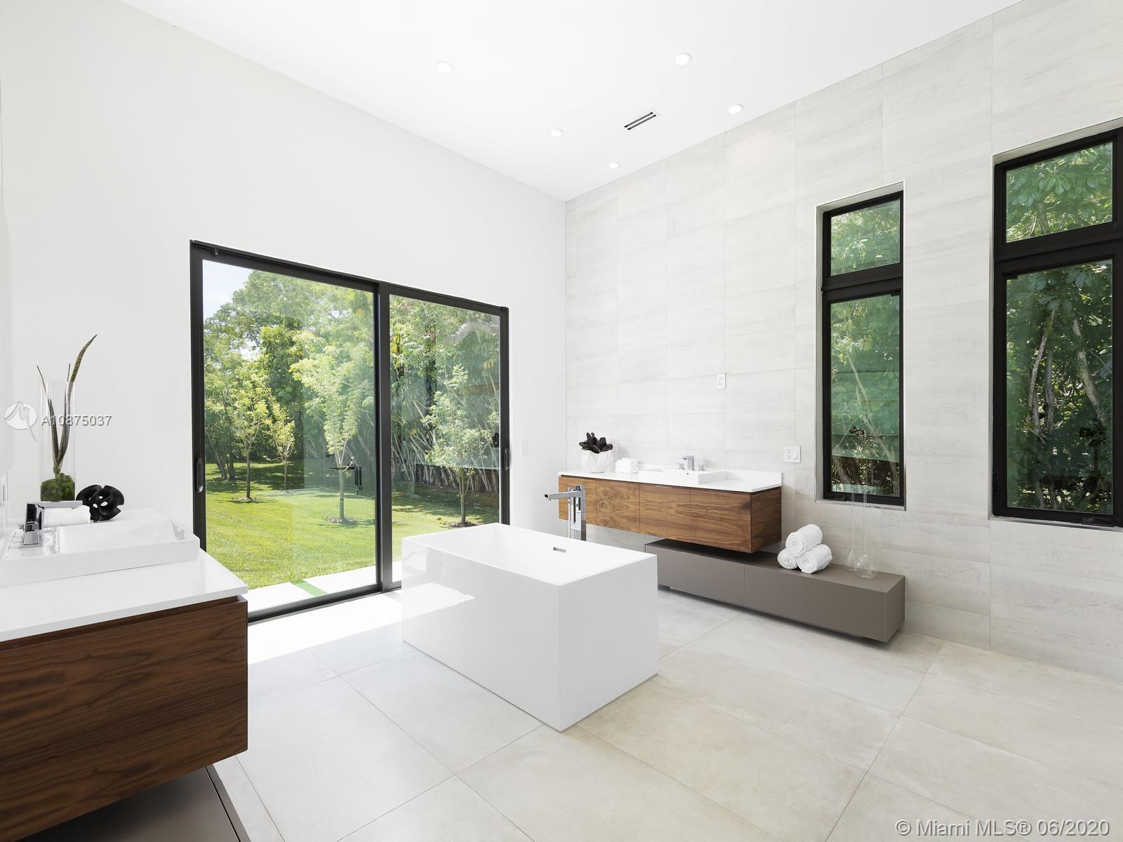 TOWN & RANCH ESTS - Residential