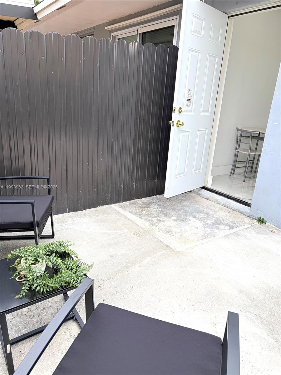 MEADOW WOOD MANOR #4 - Residential Lease