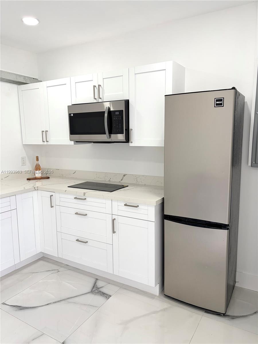 MEADOW WOOD MANOR #4 - Residential Lease