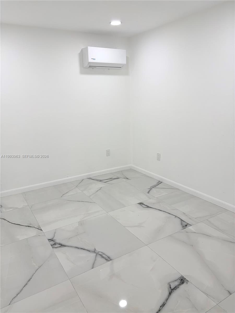 MEADOW WOOD MANOR #4 - Residential Lease