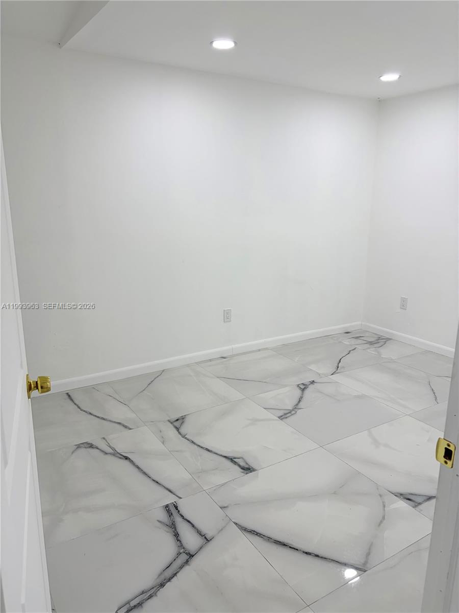 MEADOW WOOD MANOR #4 - Residential Lease