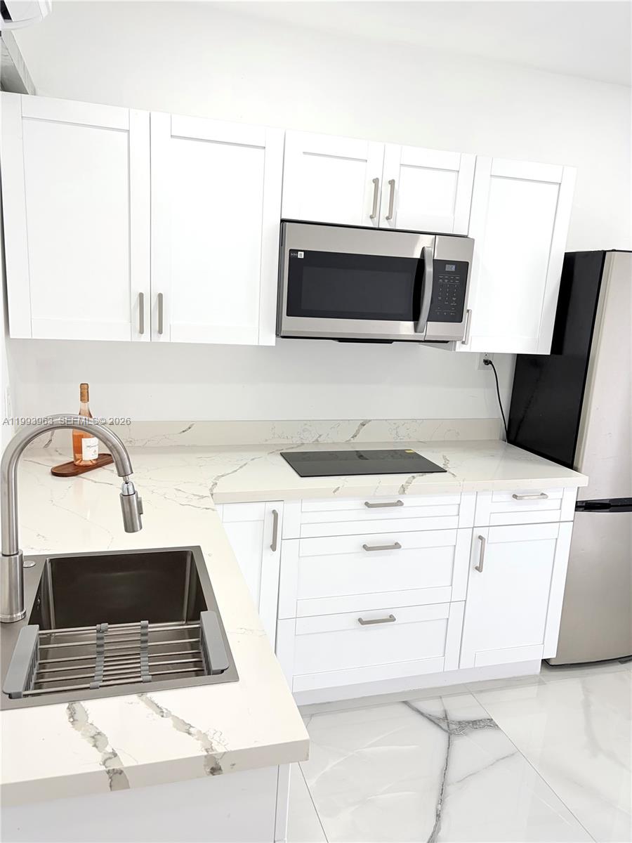 MEADOW WOOD MANOR #4 - Residential Lease