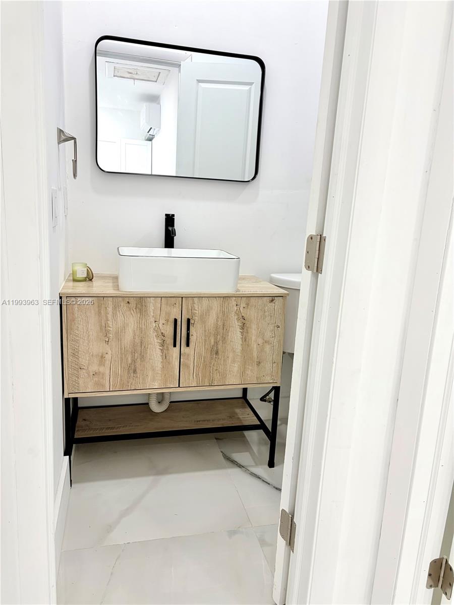 MEADOW WOOD MANOR #4 - Residential Lease