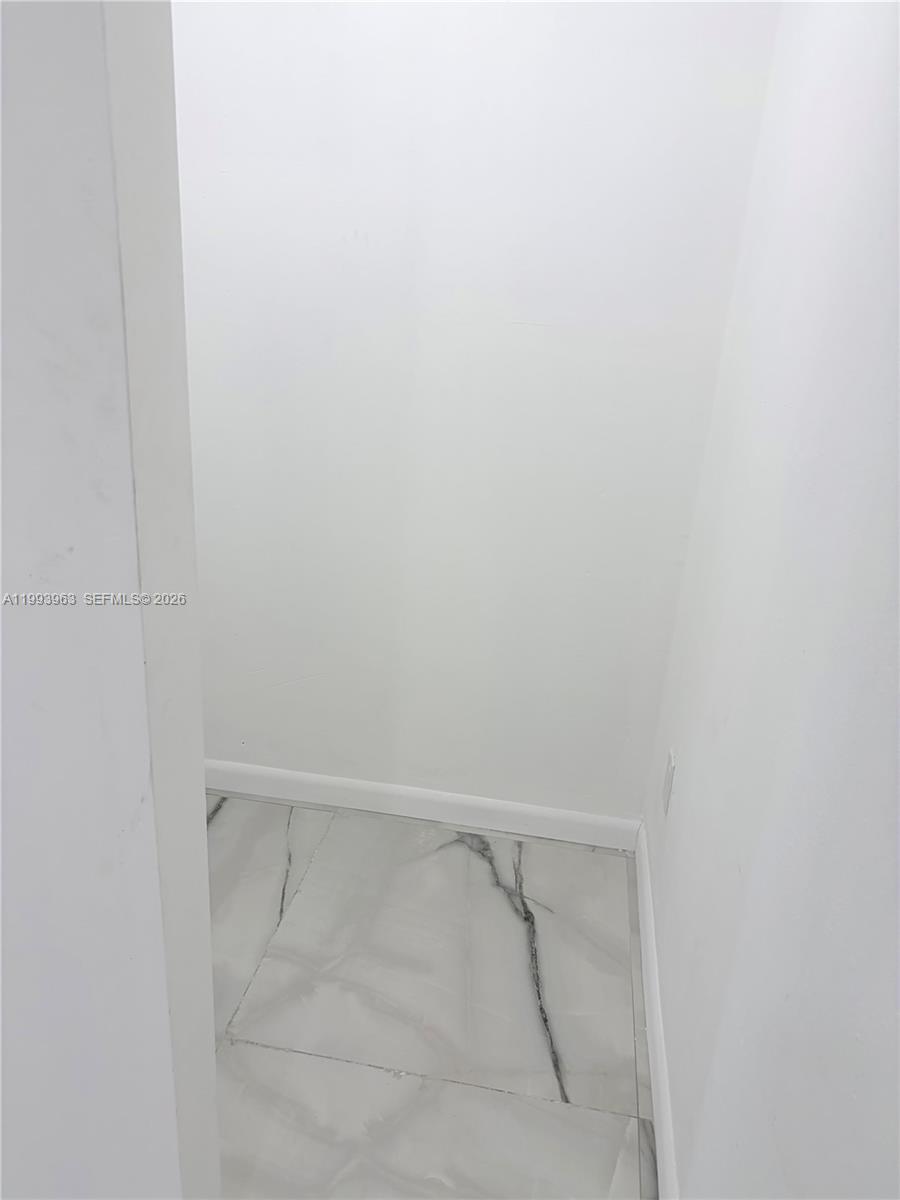 MEADOW WOOD MANOR #4 - Residential Lease