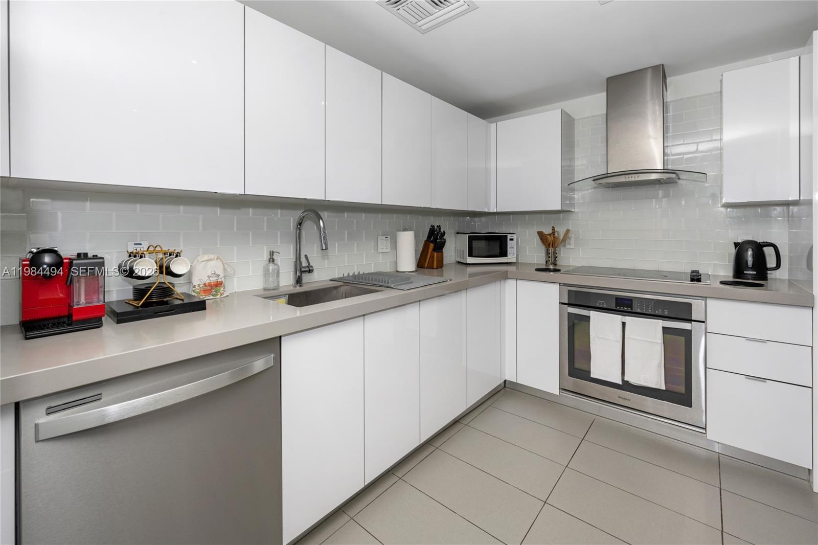 CANVAS CONDO - Residential Lease