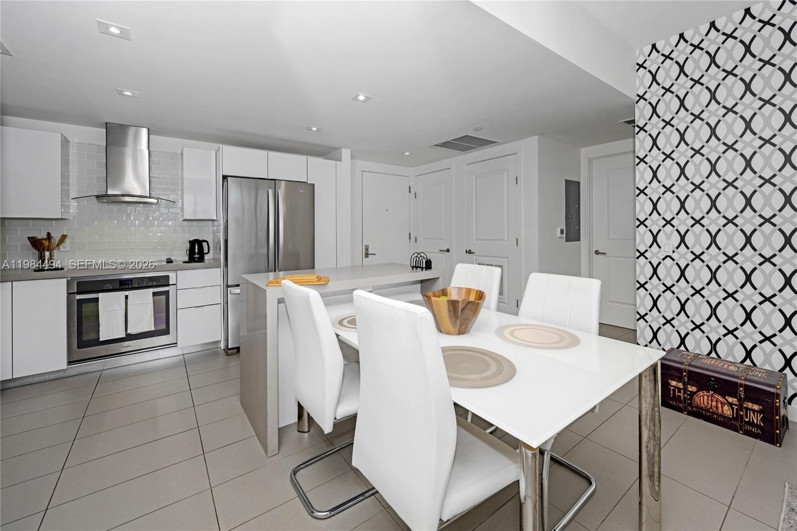 CANVAS CONDO - Residential Lease