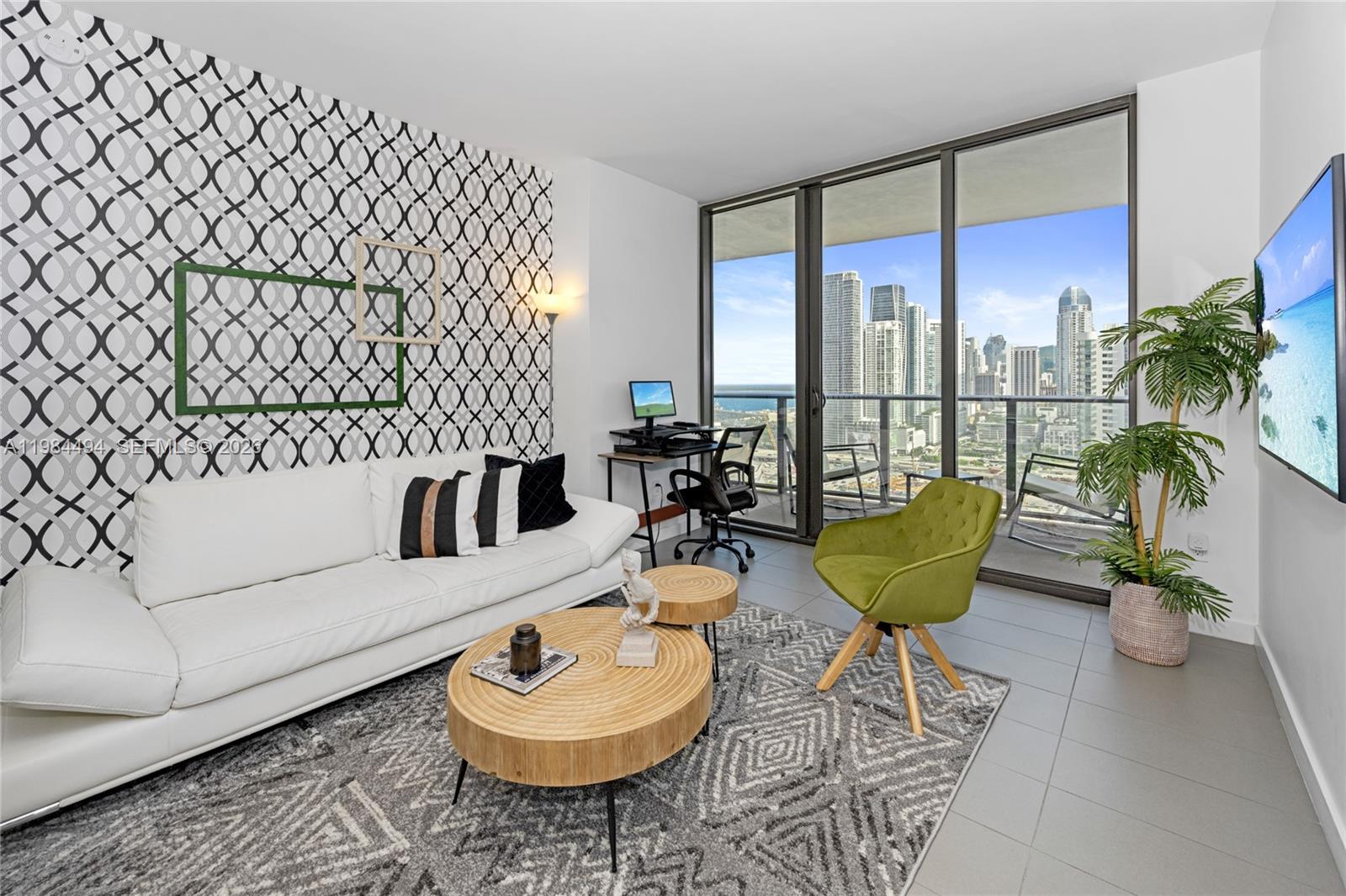 CANVAS CONDO - Residential Lease