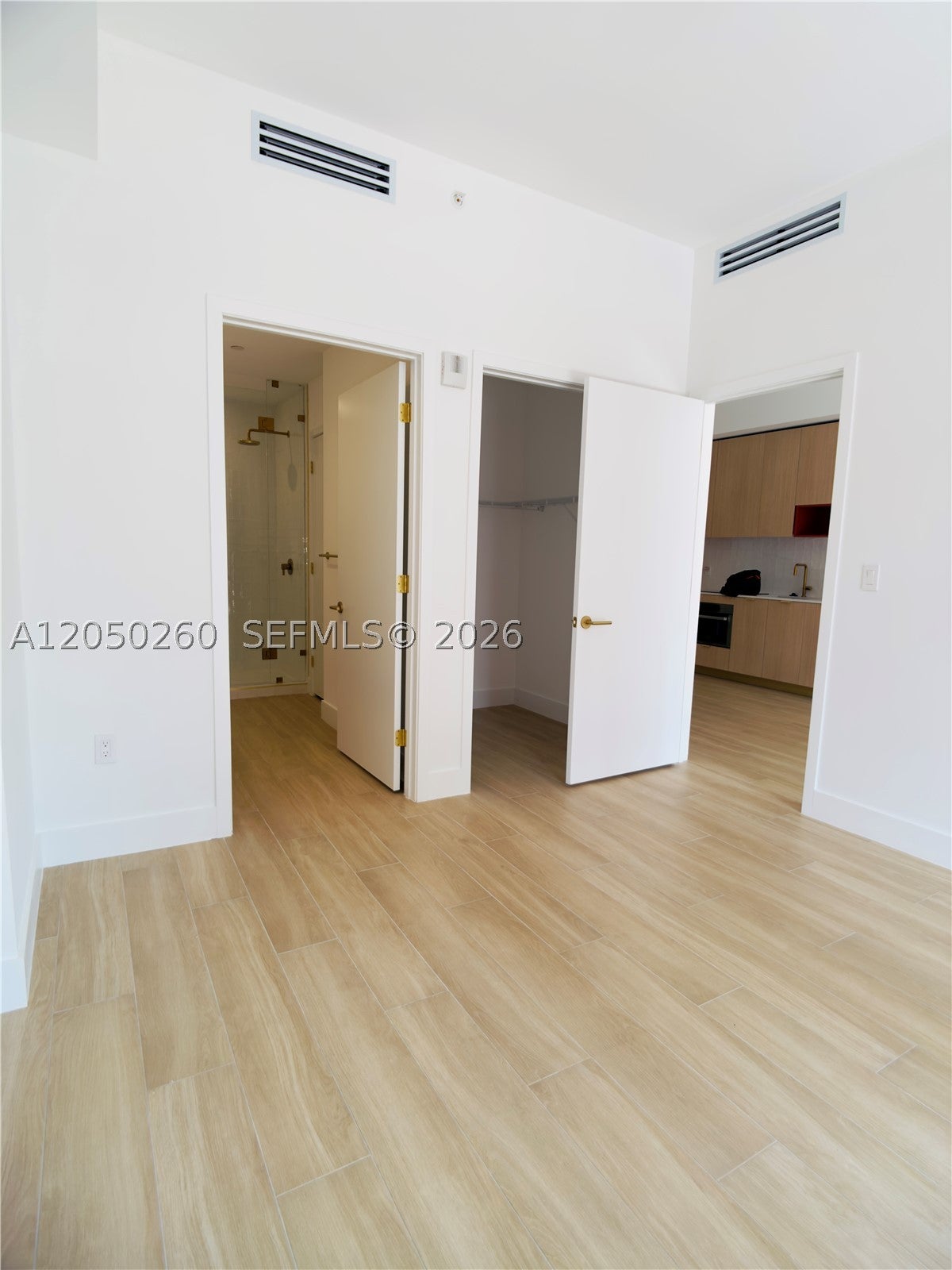 90 NE 32 ST 206