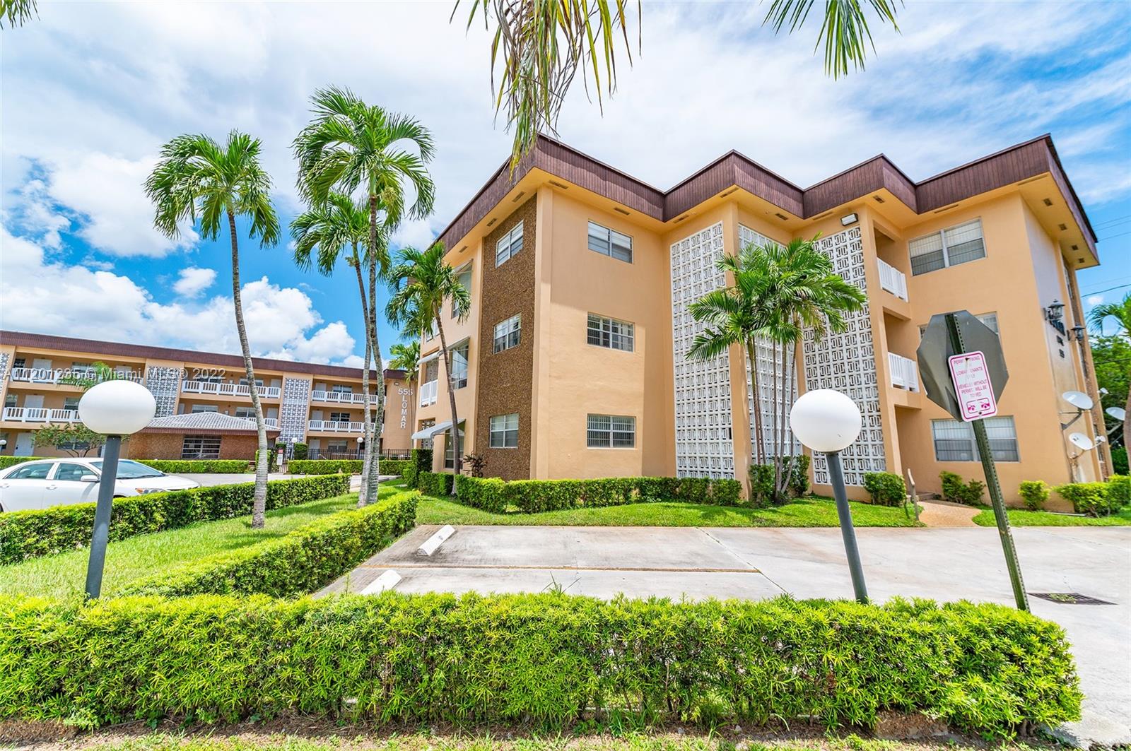 HOLLYWOOD HILLS - Residential Lease