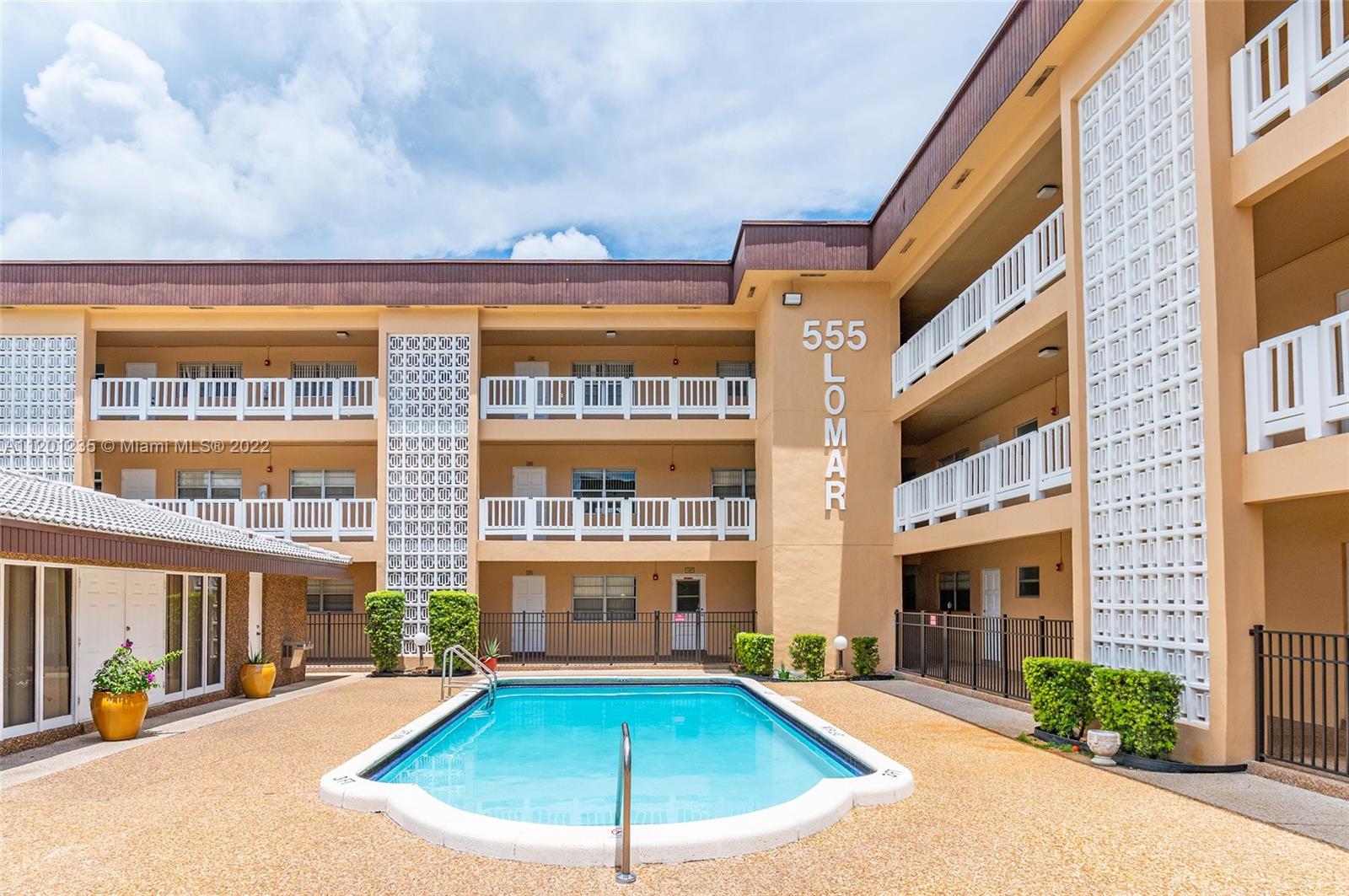 HOLLYWOOD HILLS - Residential Lease