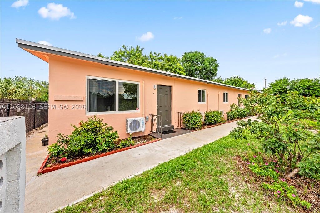 Photo of 612 NW 10th Ter #A, Fort Lauderdale, FL 33311 (MLS # A12088126)