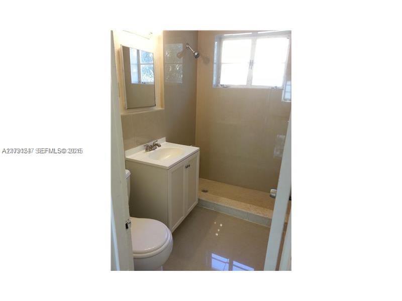 8320 Crespi Blvd 11