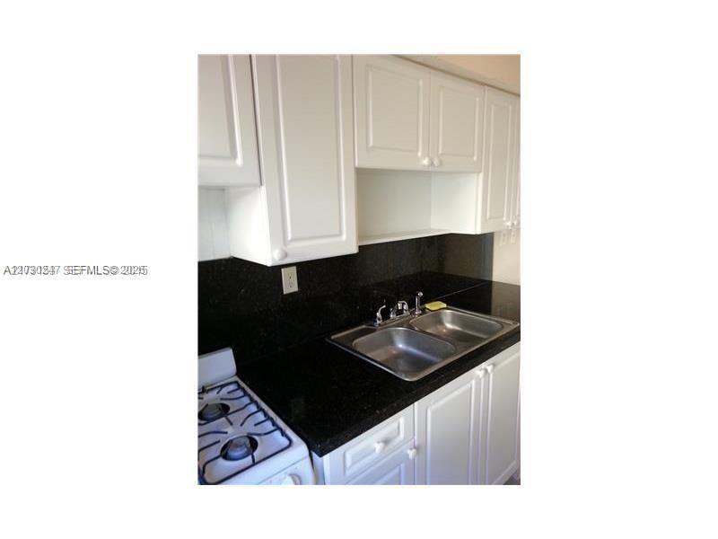 8320 Crespi Blvd 11