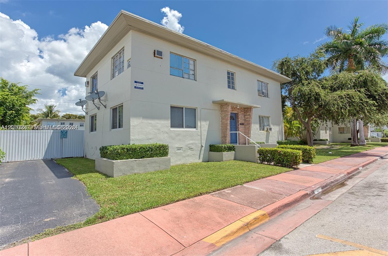 8320 Crespi Blvd 11