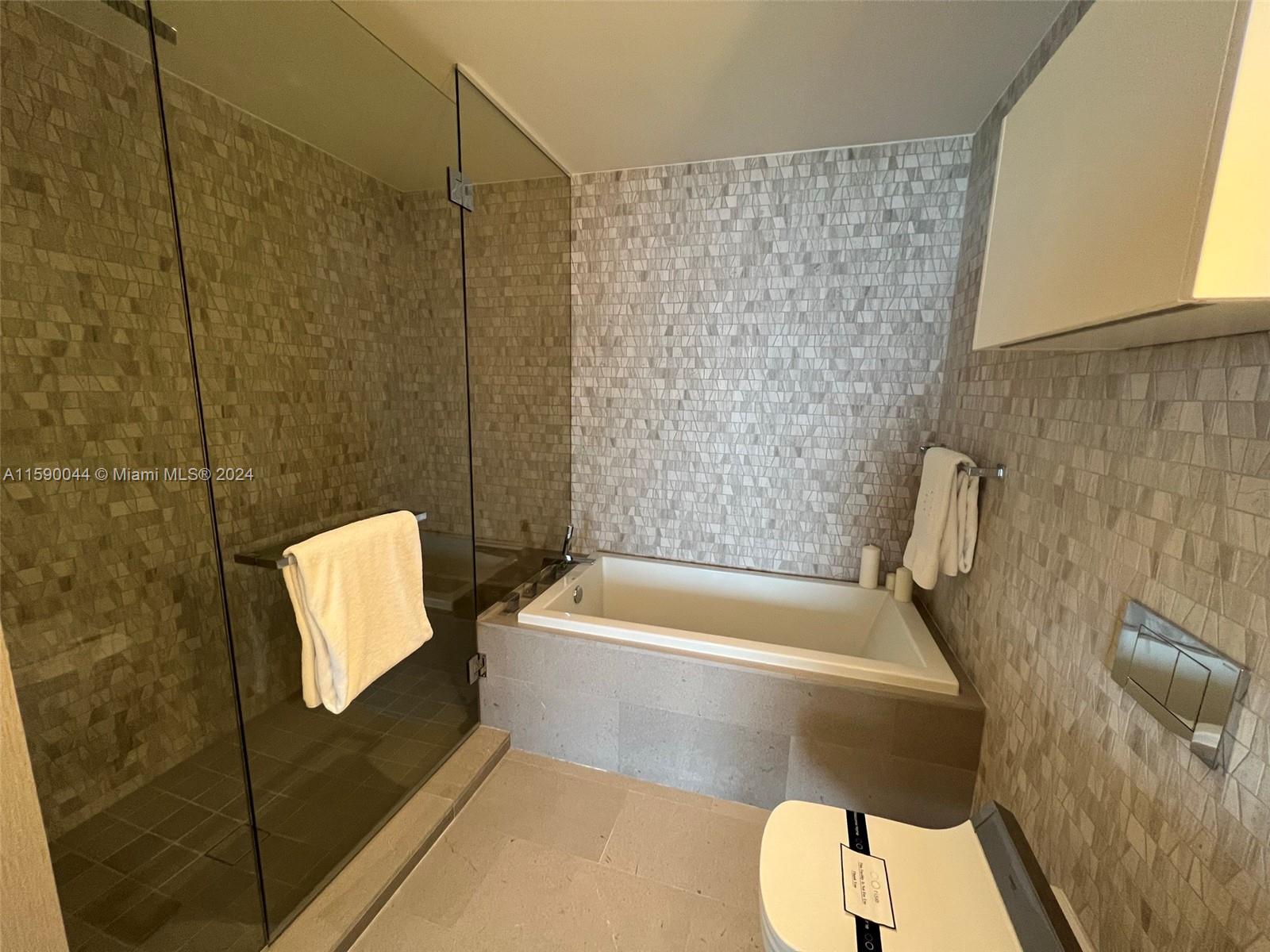 RISE CONDO - Residential Lease
