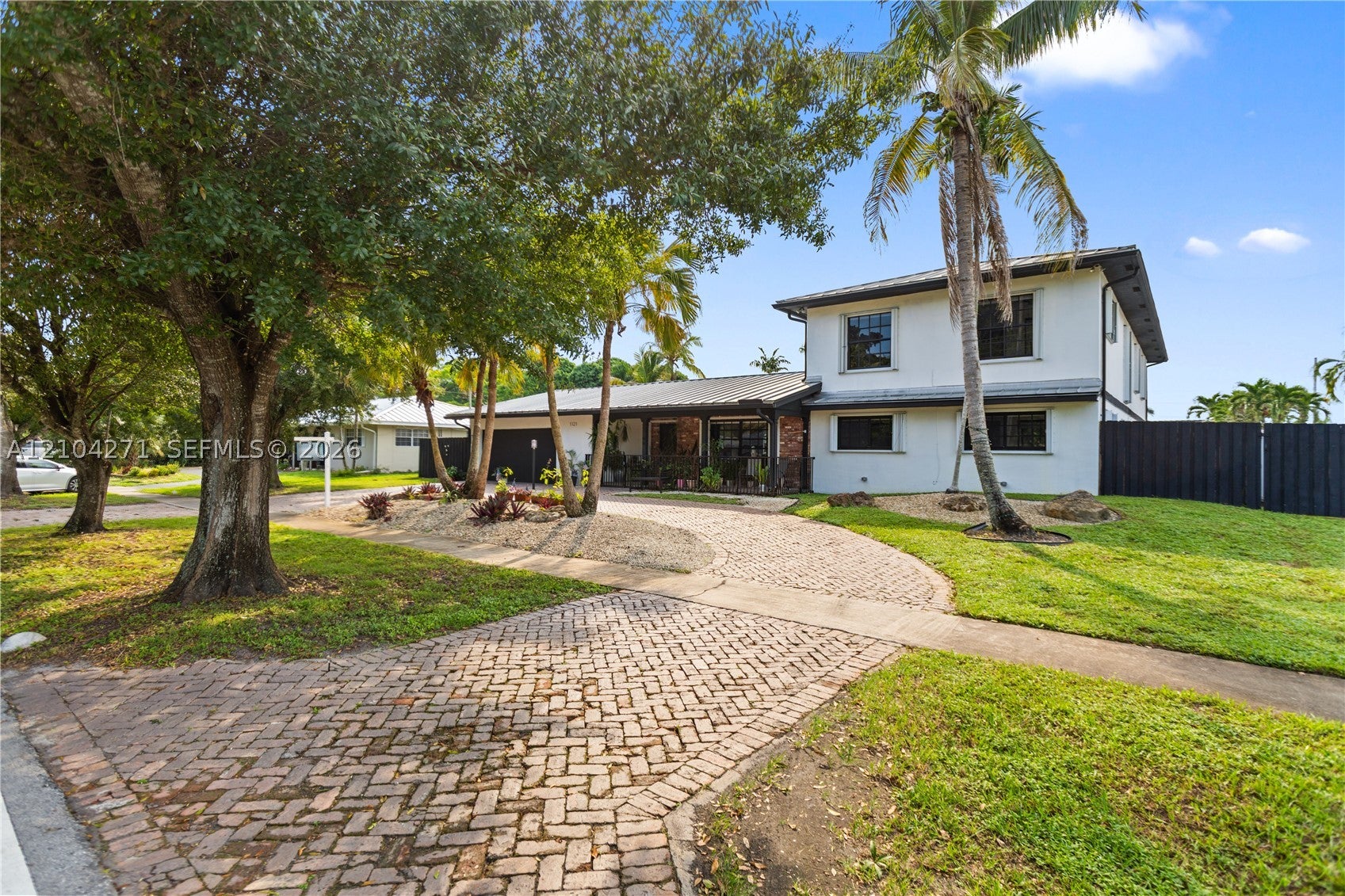 1121 SW 75th Ave