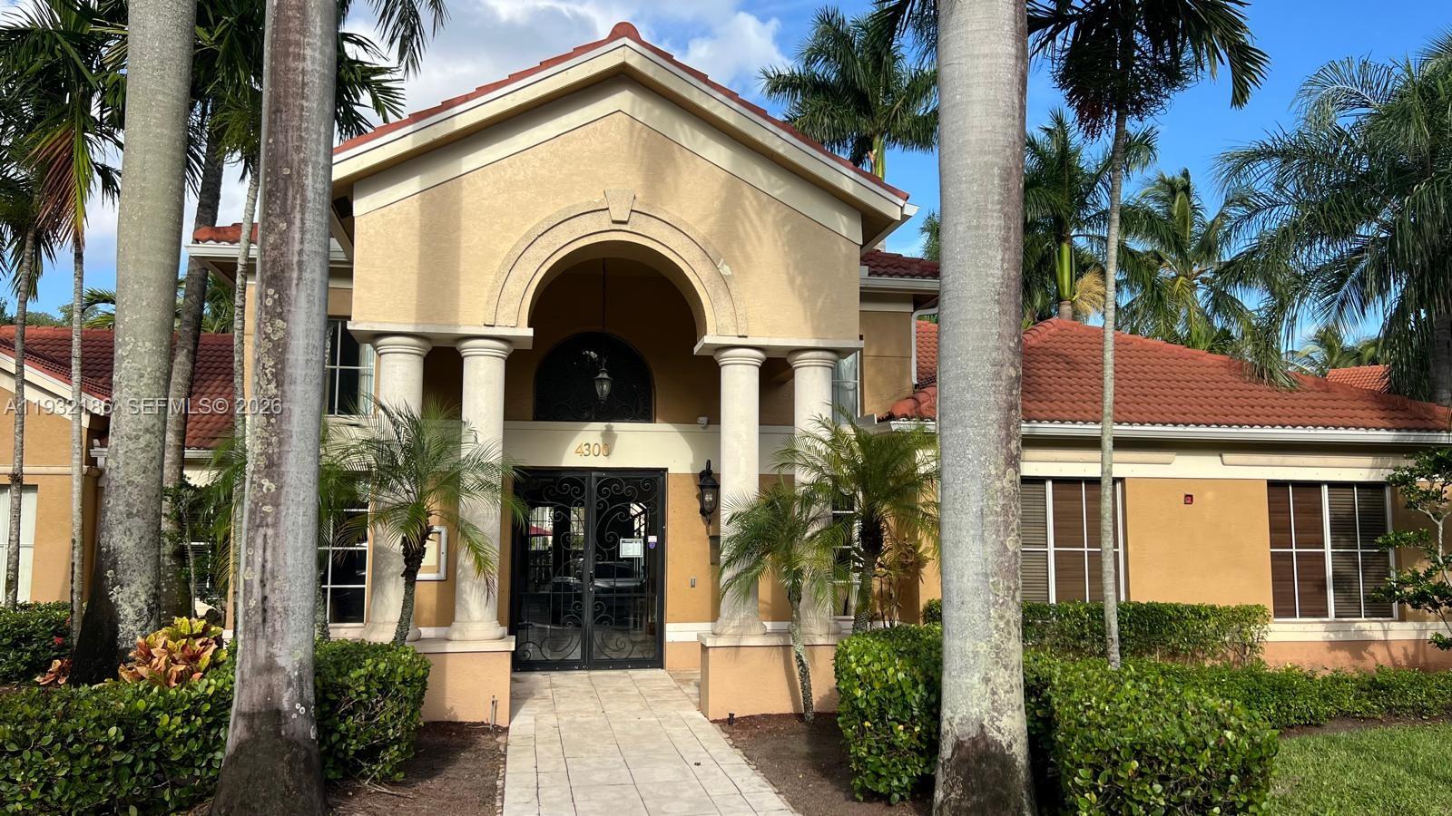 EMERALD ISLE AT LAGUNA LA - Residential