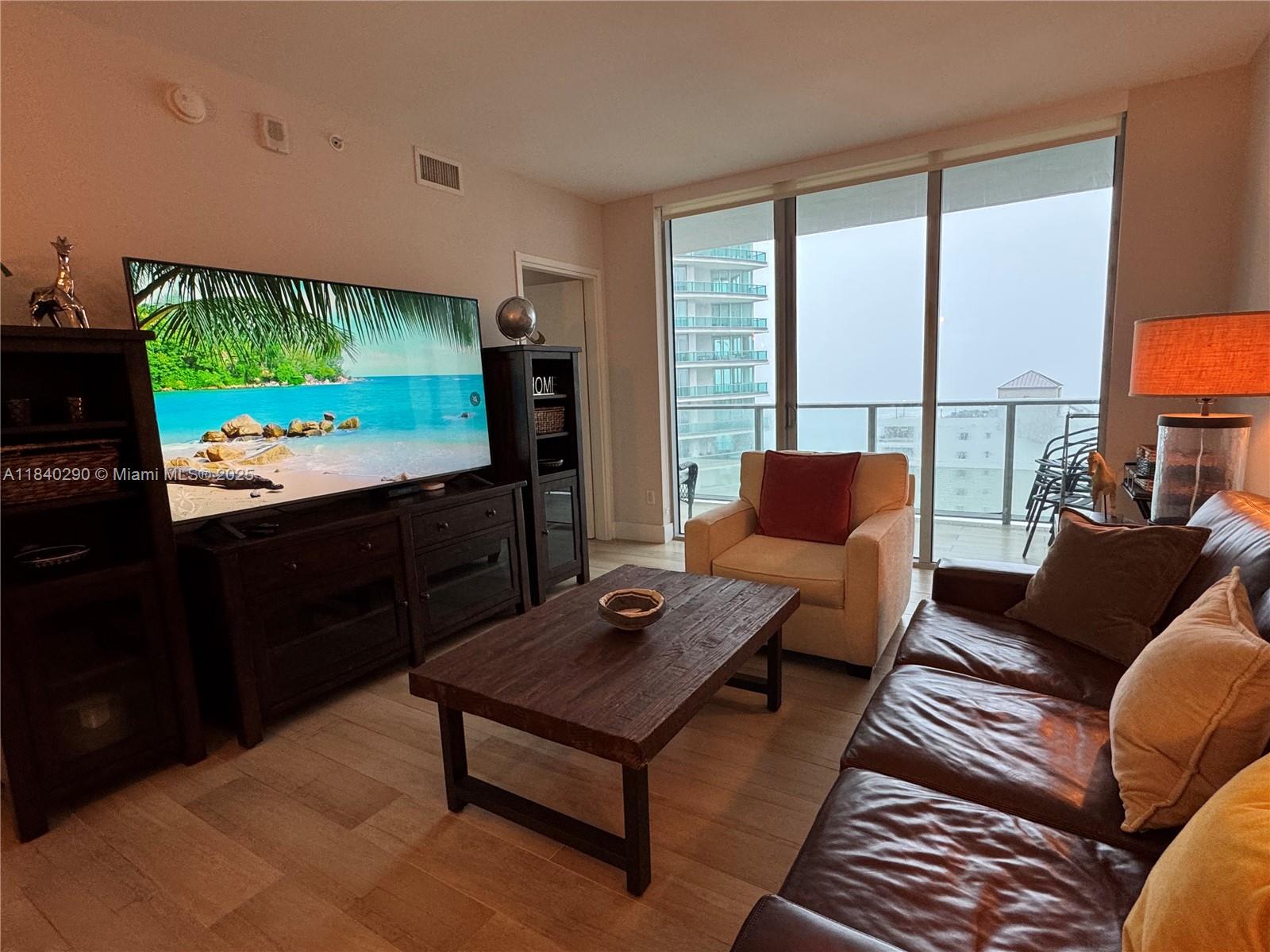 1300 Brickell Bay Dr 1808