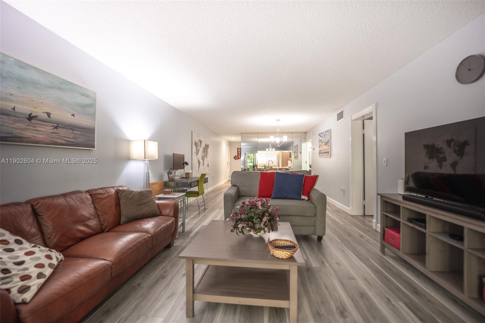 NINTH GREEN AT CRYSTAL LA - Residential