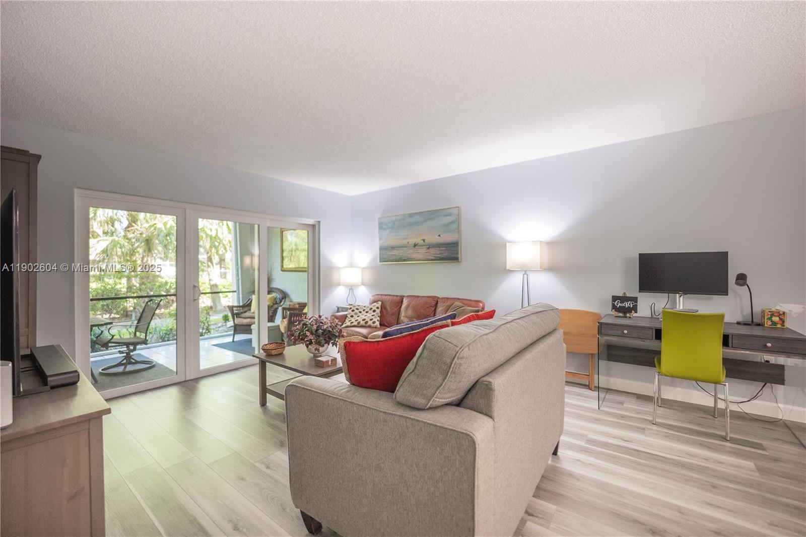 NINTH GREEN AT CRYSTAL LA - Residential