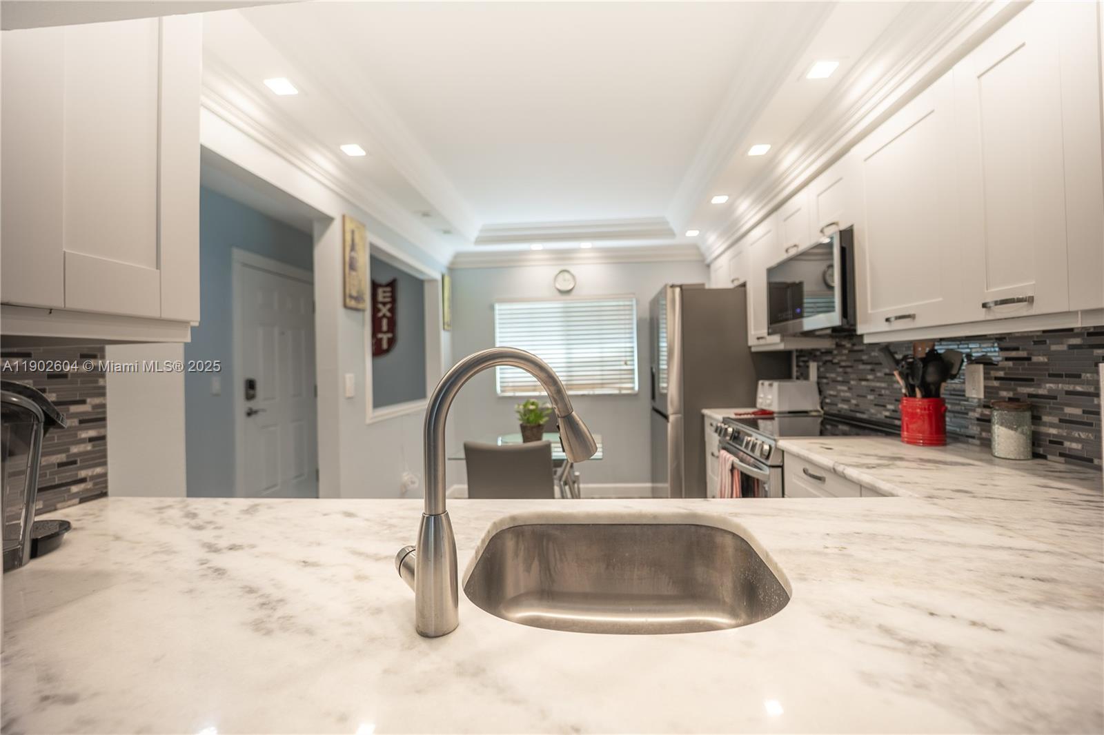 NINTH GREEN AT CRYSTAL LA - Residential