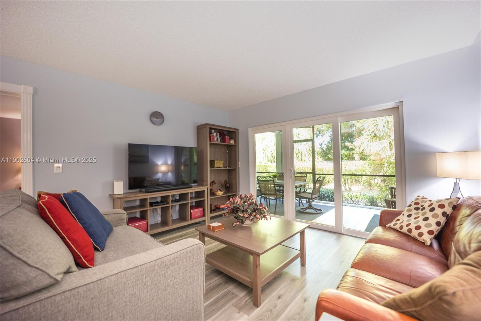 NINTH GREEN AT CRYSTAL LA - Residential