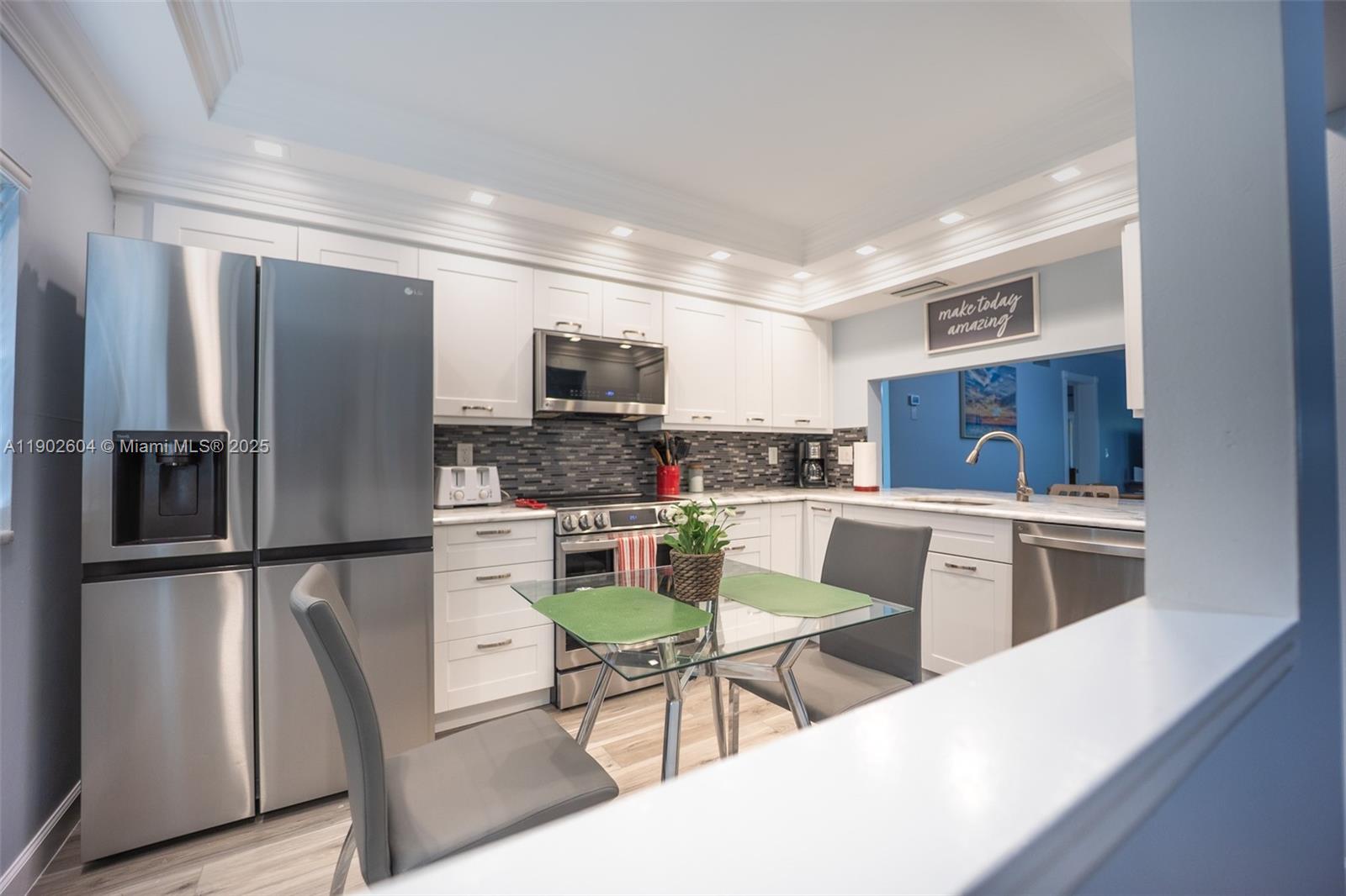 NINTH GREEN AT CRYSTAL LA - Residential