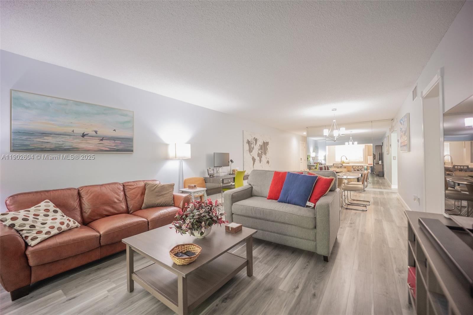 NINTH GREEN AT CRYSTAL LA - Residential