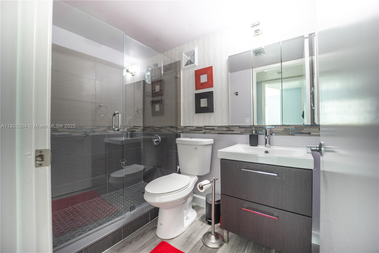 NINTH GREEN AT CRYSTAL LA - Residential