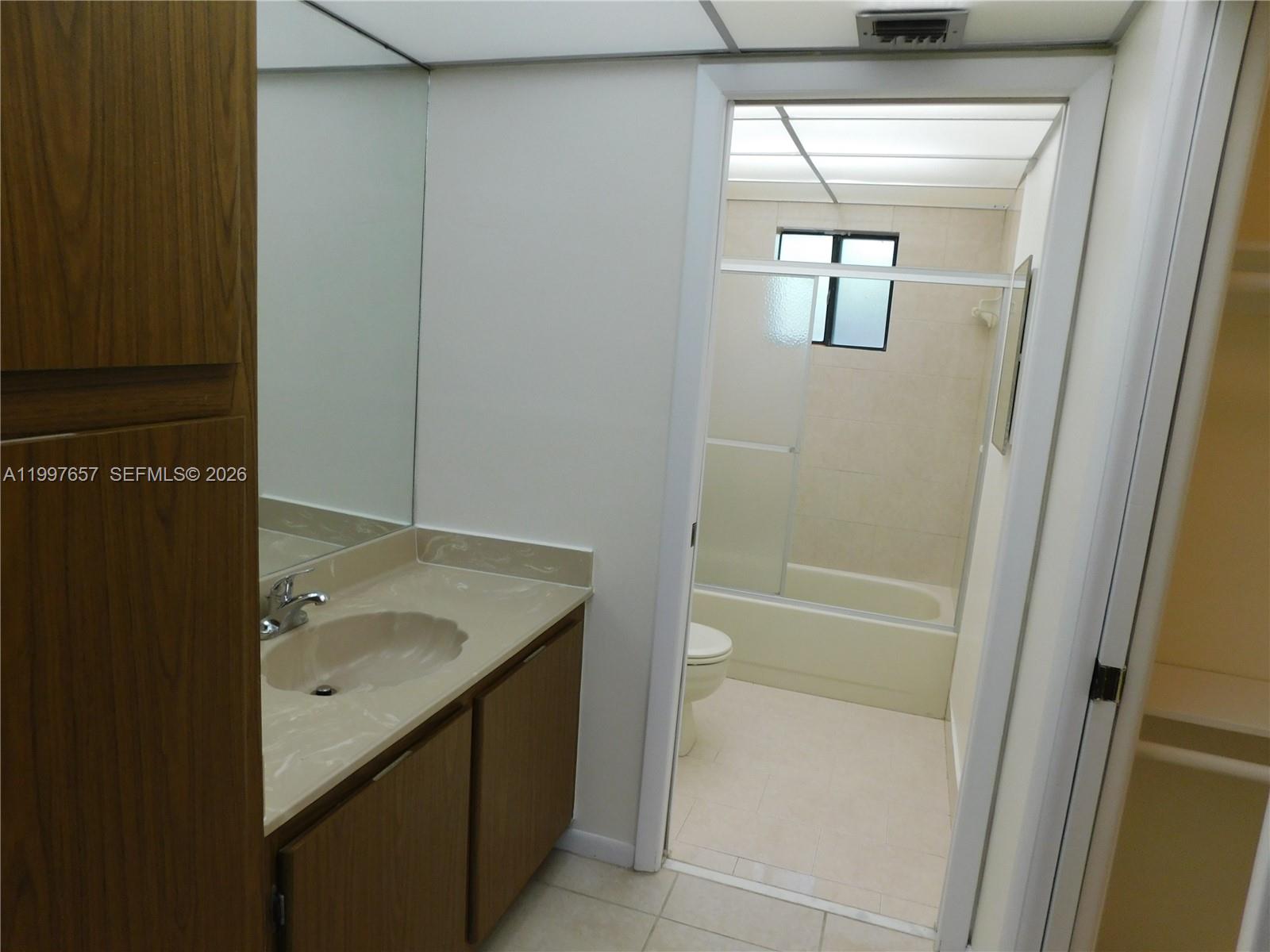 HORIZONS CONDO #5 - Residential Lease