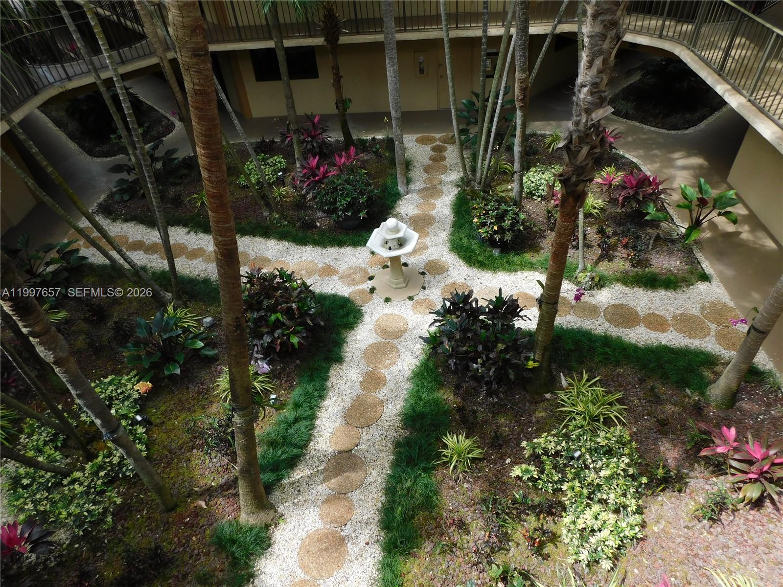 HORIZONS CONDO #5 - Residential Lease