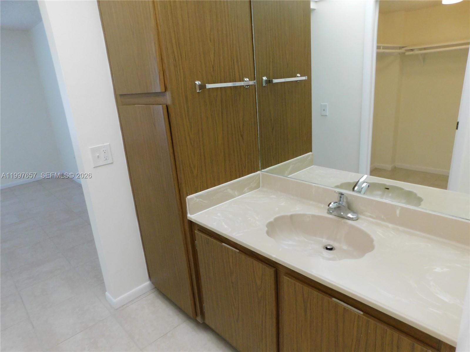 HORIZONS CONDO #5 - Residential Lease