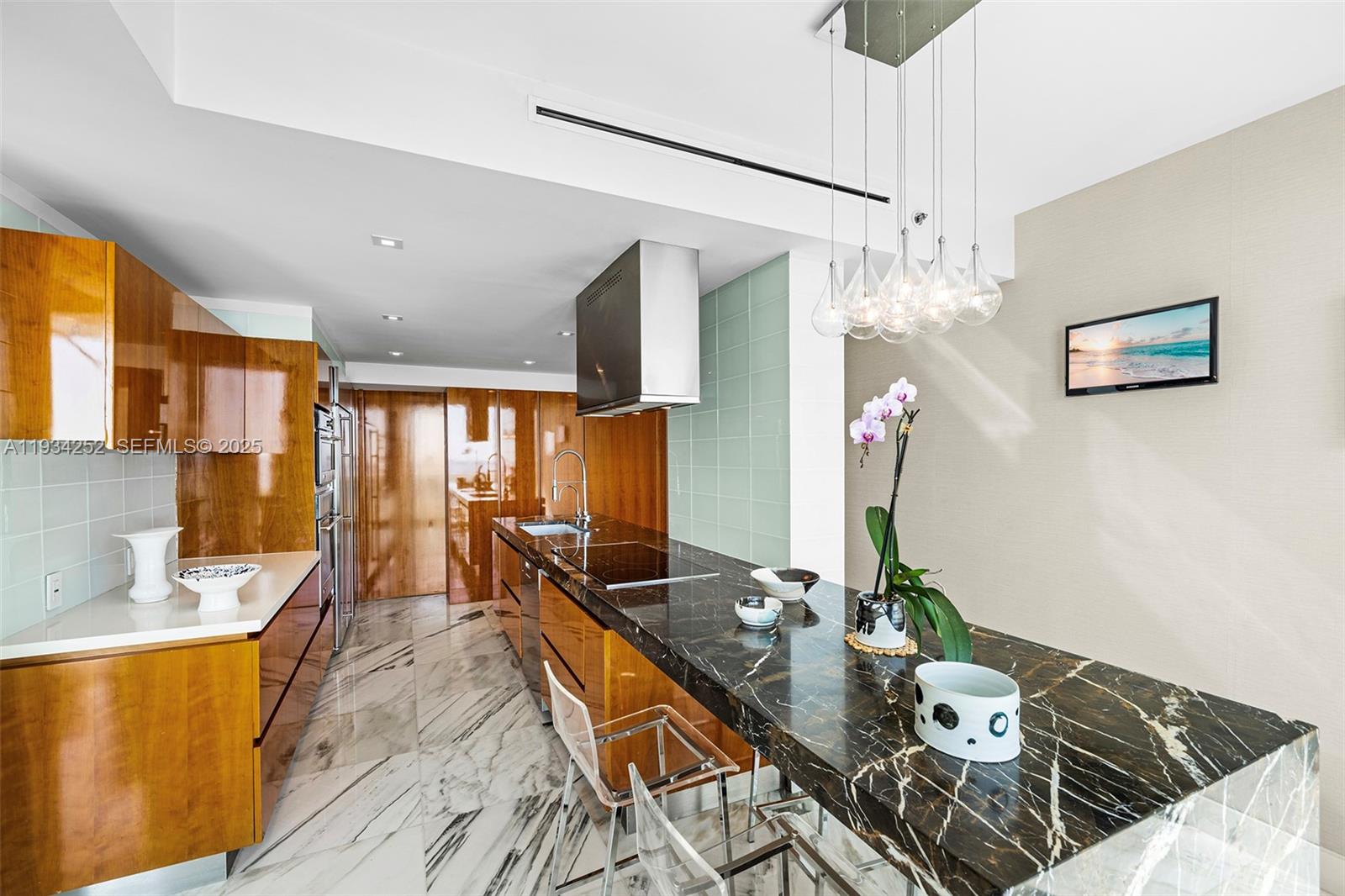 SANTA MARIA CONDO - Residential