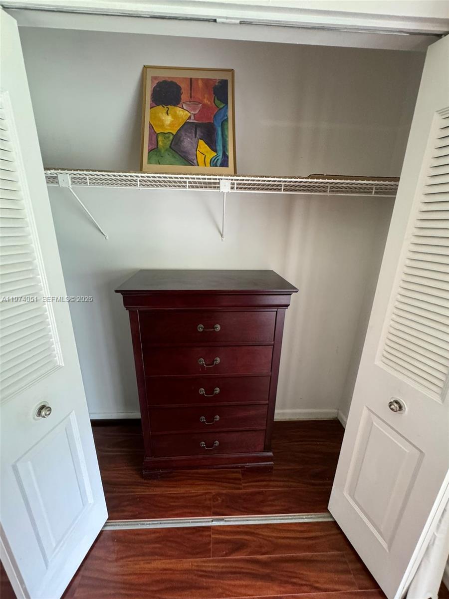 KENT CONDOS - Residential