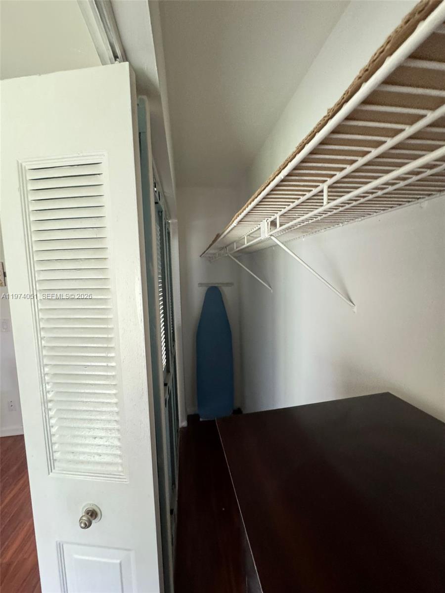 KENT CONDOS - Residential