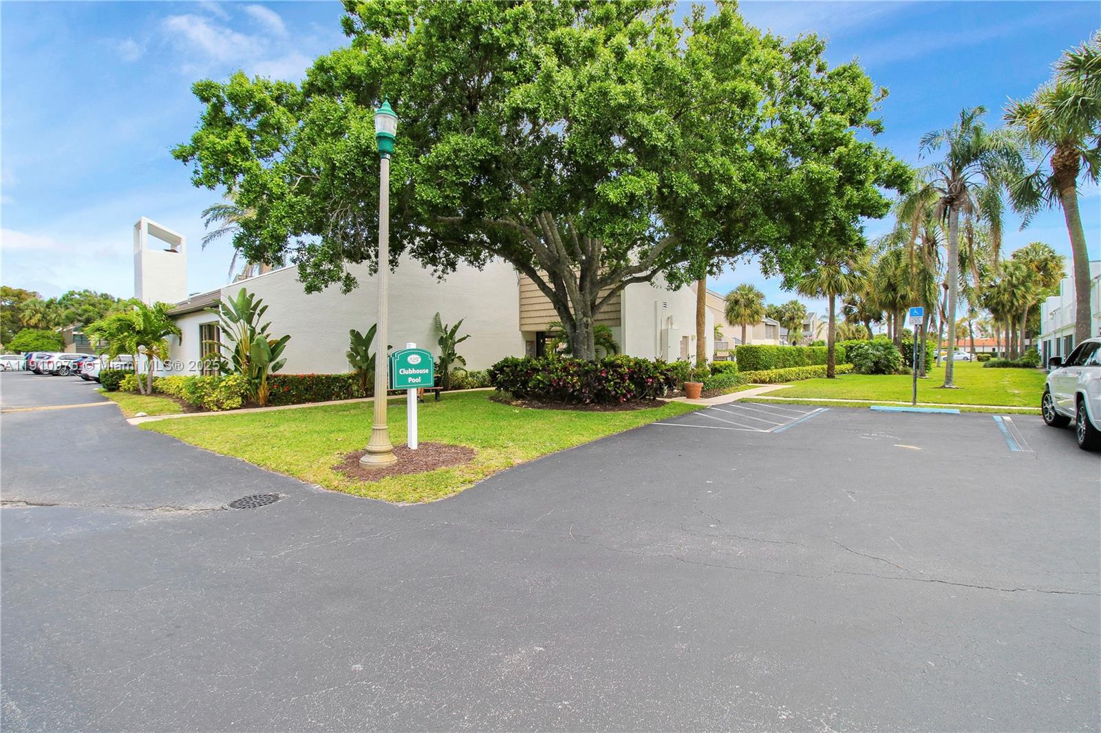 JUPITER OCEAN AND RACQUET - Residential Lease