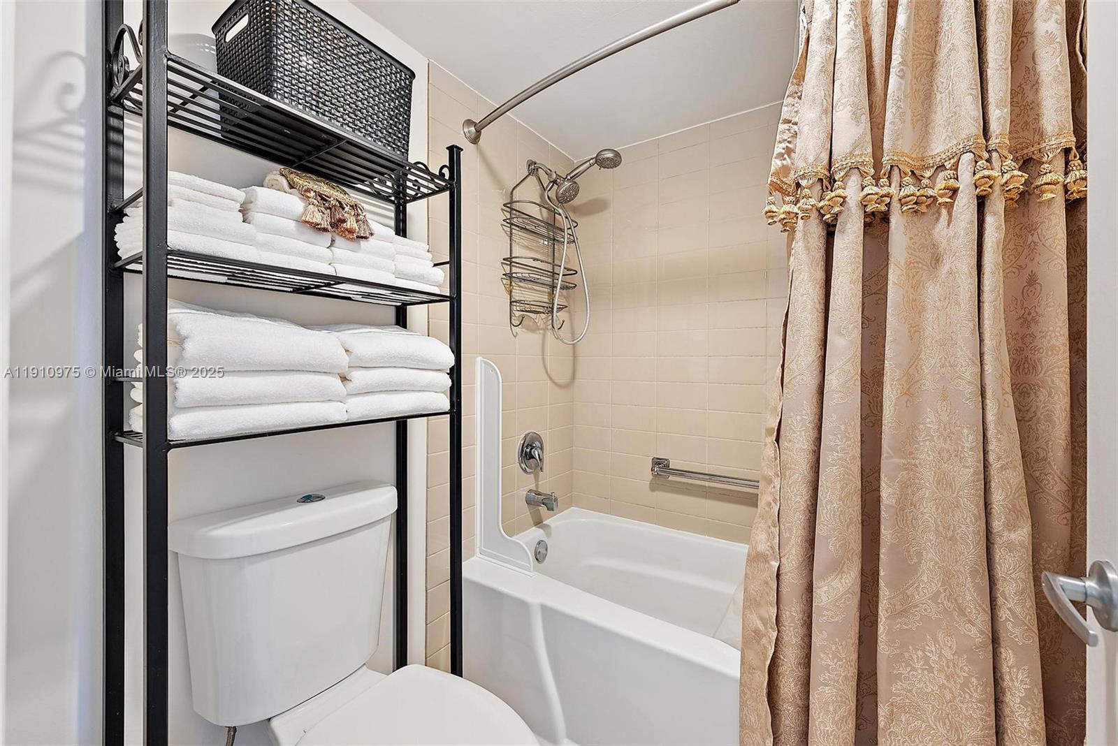 JUPITER OCEAN AND RACQUET - Residential Lease