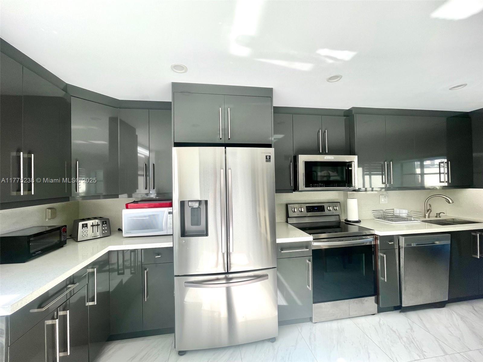 VILLA DORADA CONDO NO 2 - Residential