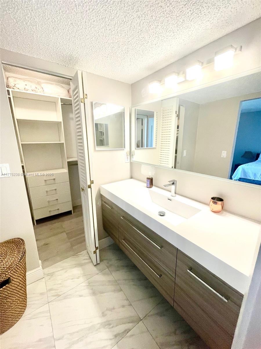 VILLA DORADA CONDO NO 2 - Residential