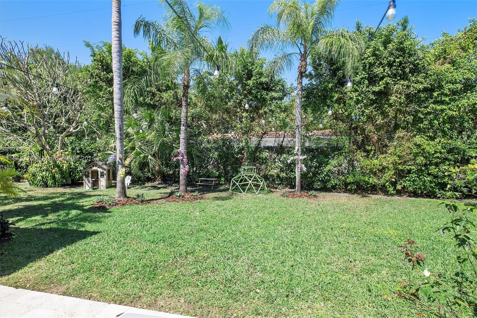 CORAL GABLES RIV SEC 6 - Residential