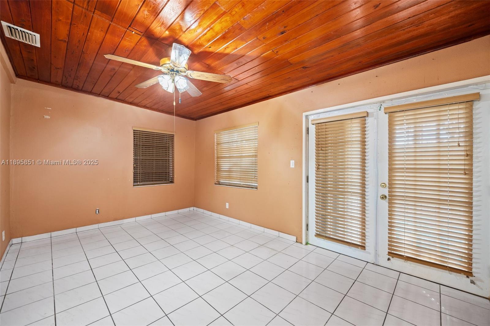 ROYALE GREEN TOWNHOUSE SE - Residential