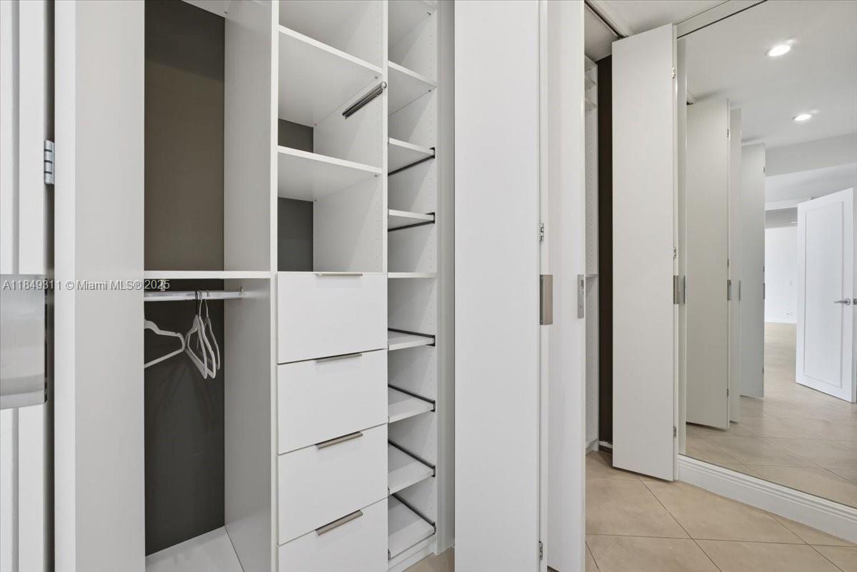 BRICKELL TOWNHOUSE CONDO - Residential Lease