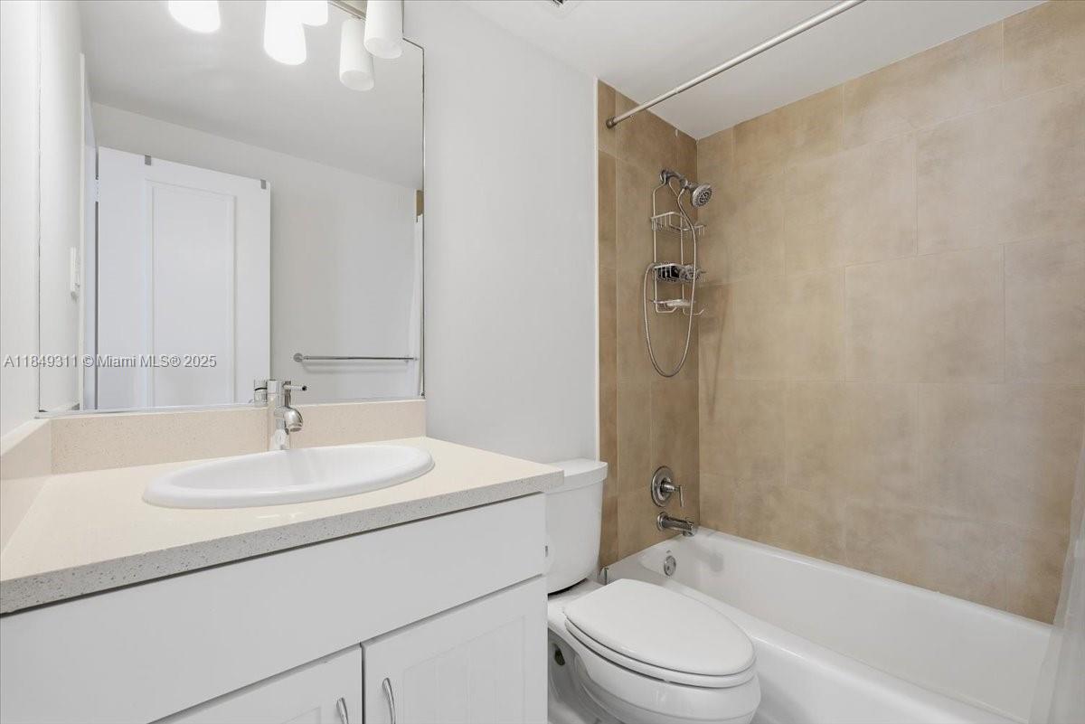 BRICKELL TOWNHOUSE CONDO - Residential Lease