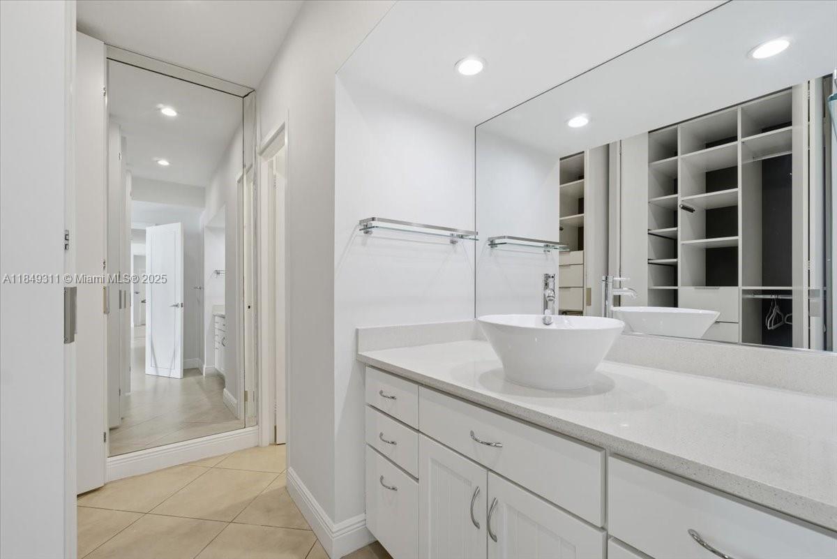 BRICKELL TOWNHOUSE CONDO - Residential Lease