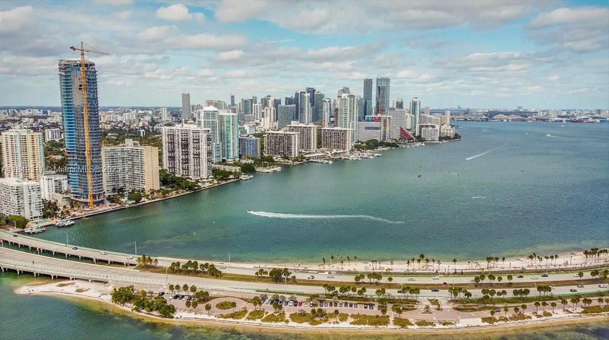 BRICKELL TOWNHOUSE CONDO - Residential Lease