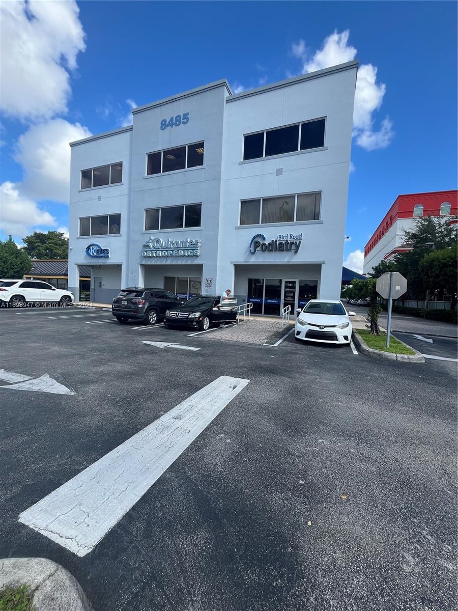 Open your business on Miami’s vibrant Bird Road. This 3rd floor office space, located in the heart of Miami, offers 1167 square feet with 4 dedicated offices and a lobby area. It is well-suited for various uses, including a Insurance office, medical office, creative workspace, or law office. The property boasts excellent signage visibility and is situated in one of the most sought-after sections of Bird Road, featuring great walkability and a rich cultural environment. The area benefits from excellent public transportation and is conveniently close to major neighborhoods and employment centers.